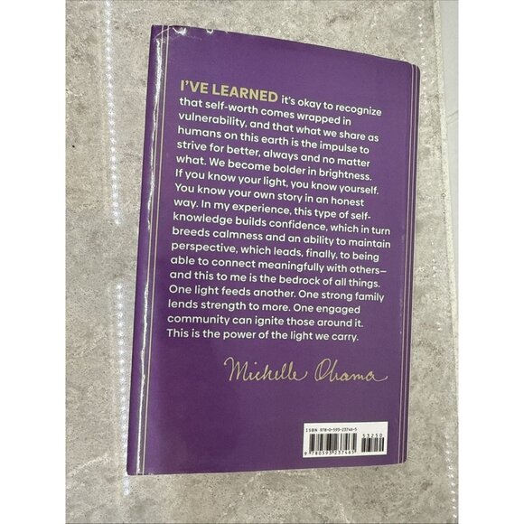 The Light We Carry: Overcoming in Uncertain Times, Michelle Obama. Hardcover New - Picture 7 of 10